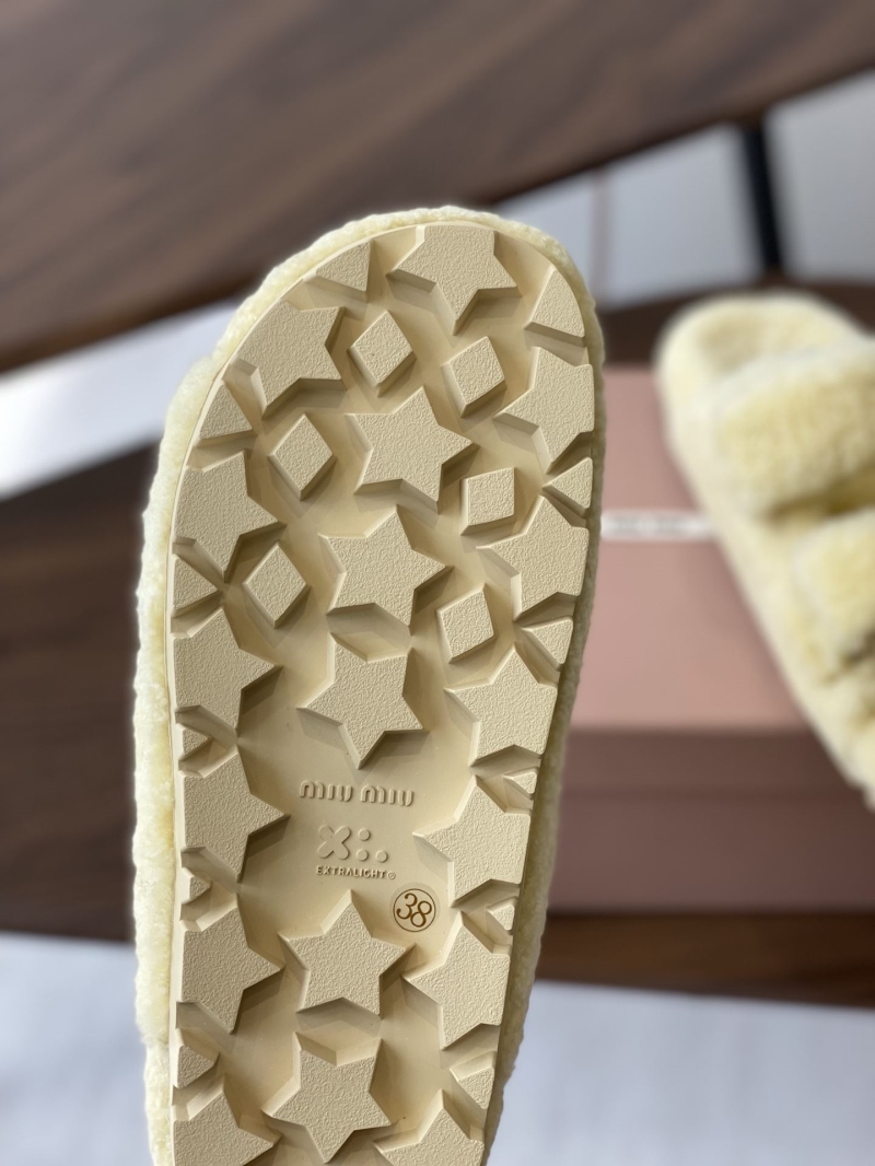 l0vis Vvtt0n slippers